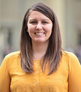 Head shot of Amanda Cook
