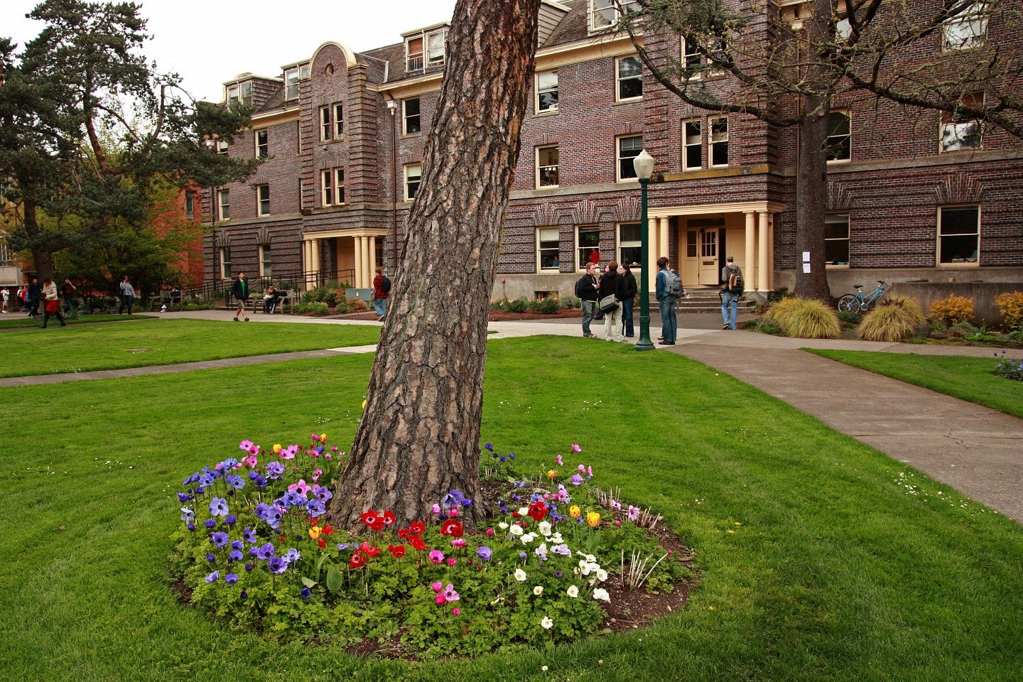 Students walk by Friendly Hall on UO campus.