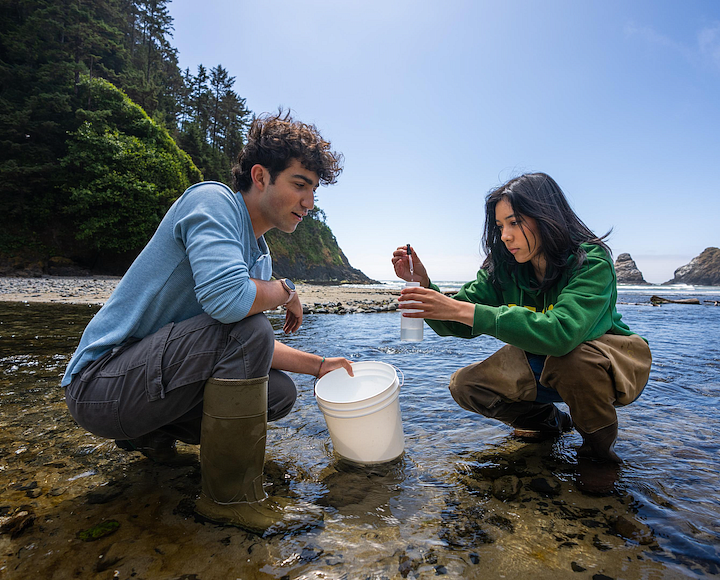 Sudents at the Oregon Coast