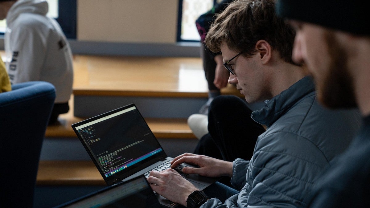 a man types on a computer