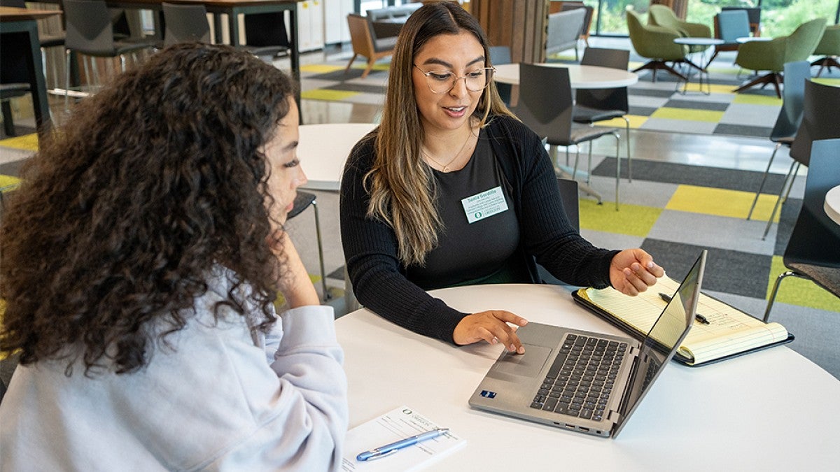 Academic and career advisor Sonia Gordillo advises students who are pre-health and plan to go to medical school or other health-related graduate program. 