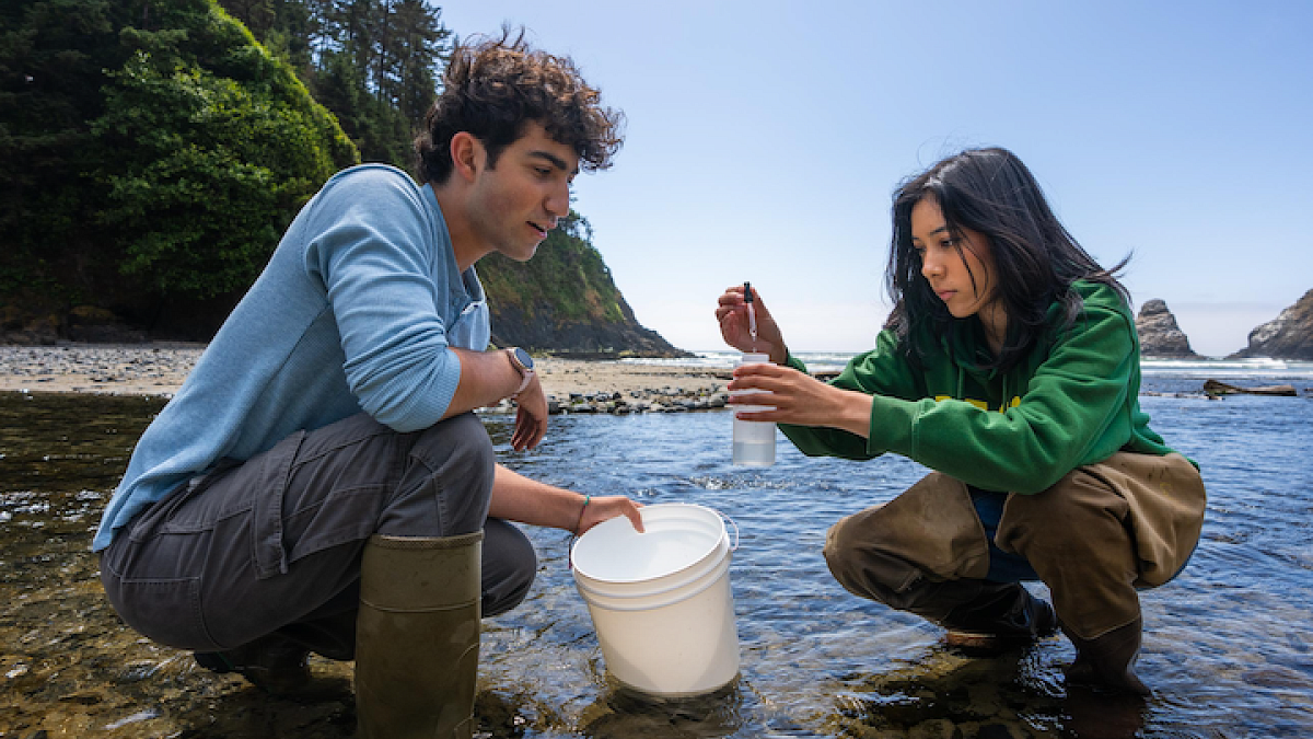 Sudents at the Oregon Coast